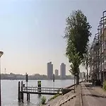 In South Holland Near Rotterdam بيت للعطل *